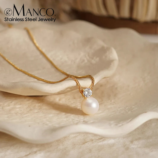 Luna Pearl Pendant Necklace